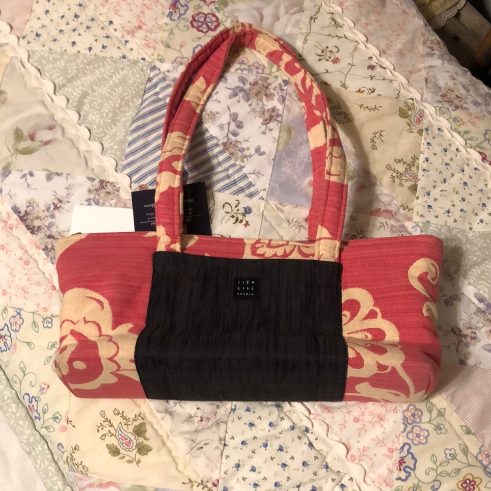 Lisa Lill Studio Purse Tiger Lily NWT smoke free home coral color 11x5x3”